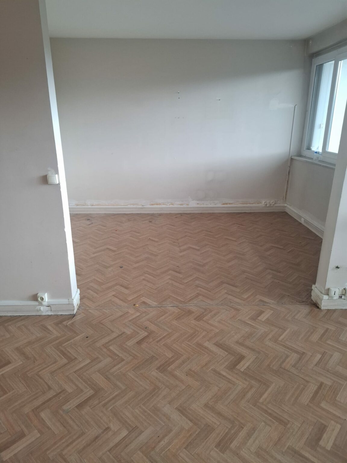 Le logement vidé et balayé, à la fin de l’intervention