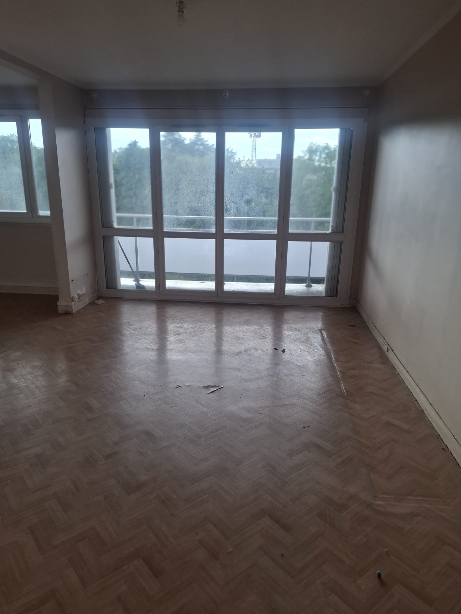 Appartement vid&eacute; et propre